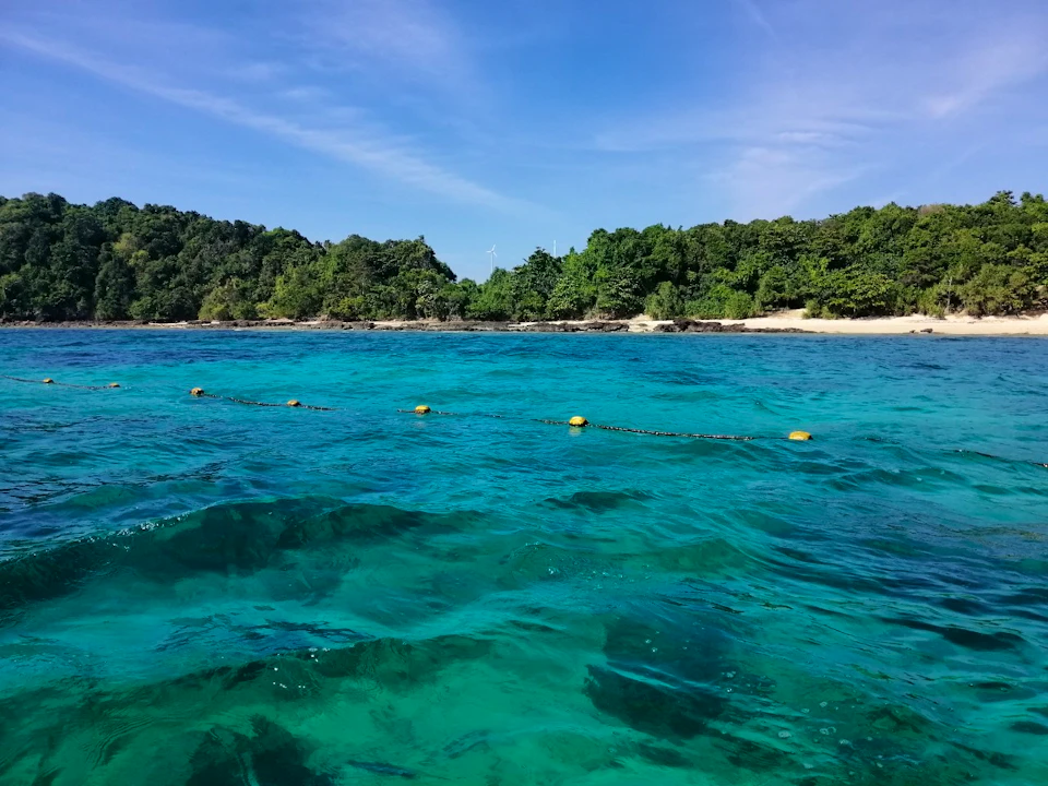 Join Tour Racha Island, Coral Island and Maithon Island by Speedboat from Phuket Ticket
